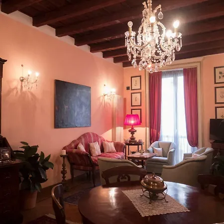 Apartment Broletto 26 Milan